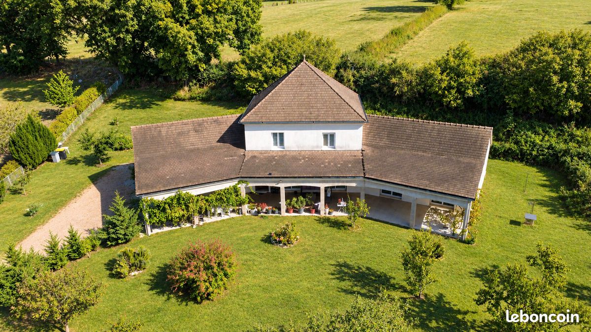 Maison 6 pièces 212 m² · à Saint-Éloi · 212 m² · 335 000 €