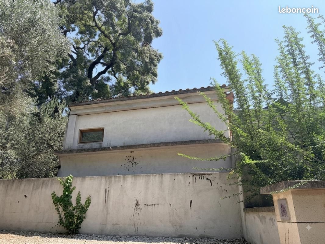 Terrain 350 m² Avignon · 150 000 €