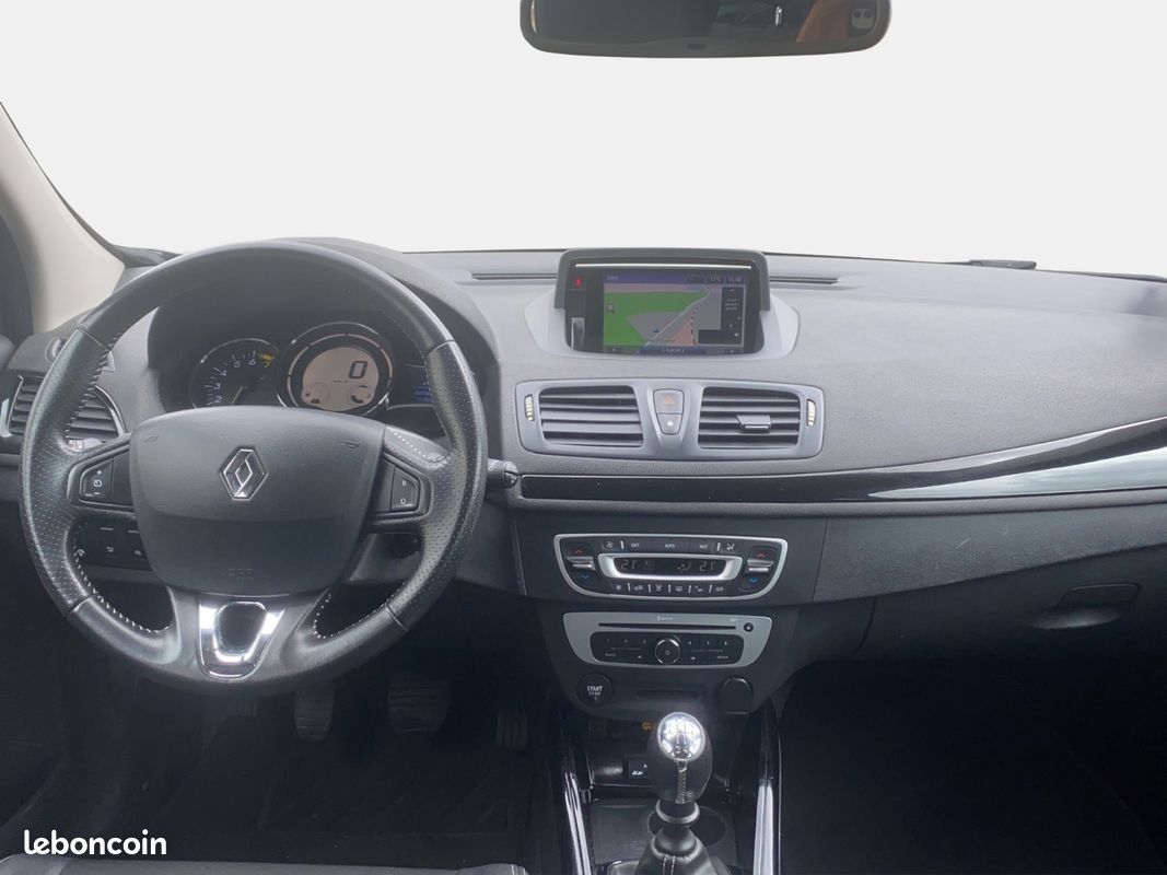 RENAULT MEGANE III ESTATE Estate III TCE 130 Energy eco2 Bose (image 13)
