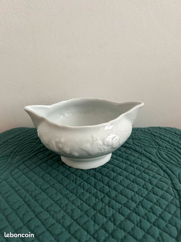 Jolie saucière porcelaine blanche de Limoges (Deshoulières - California) (image 2)
