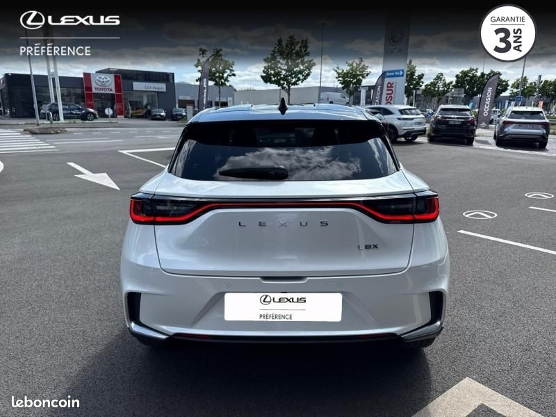 Lexus LBX 1.5 136ch Emotion 2WD (image 5)