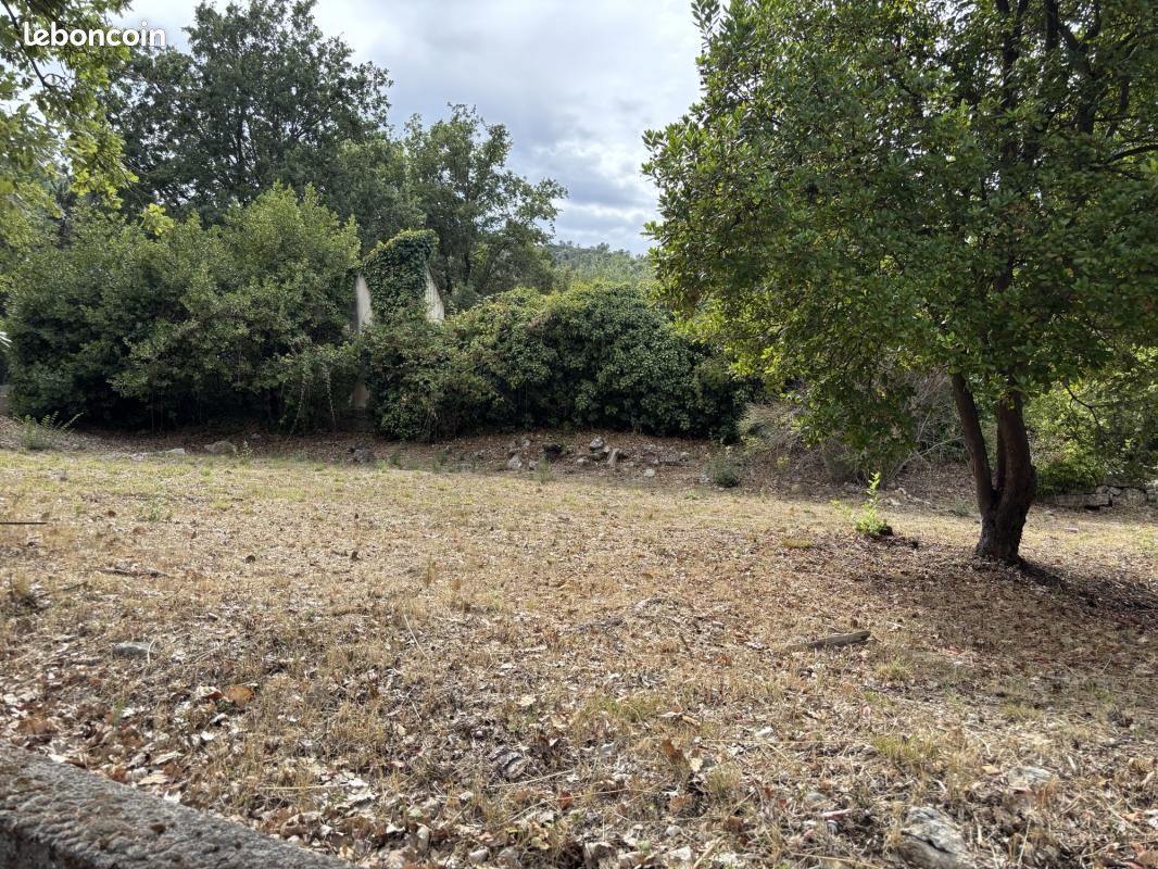 Terrain 1000 m² · à Brignoles · 158 000 €