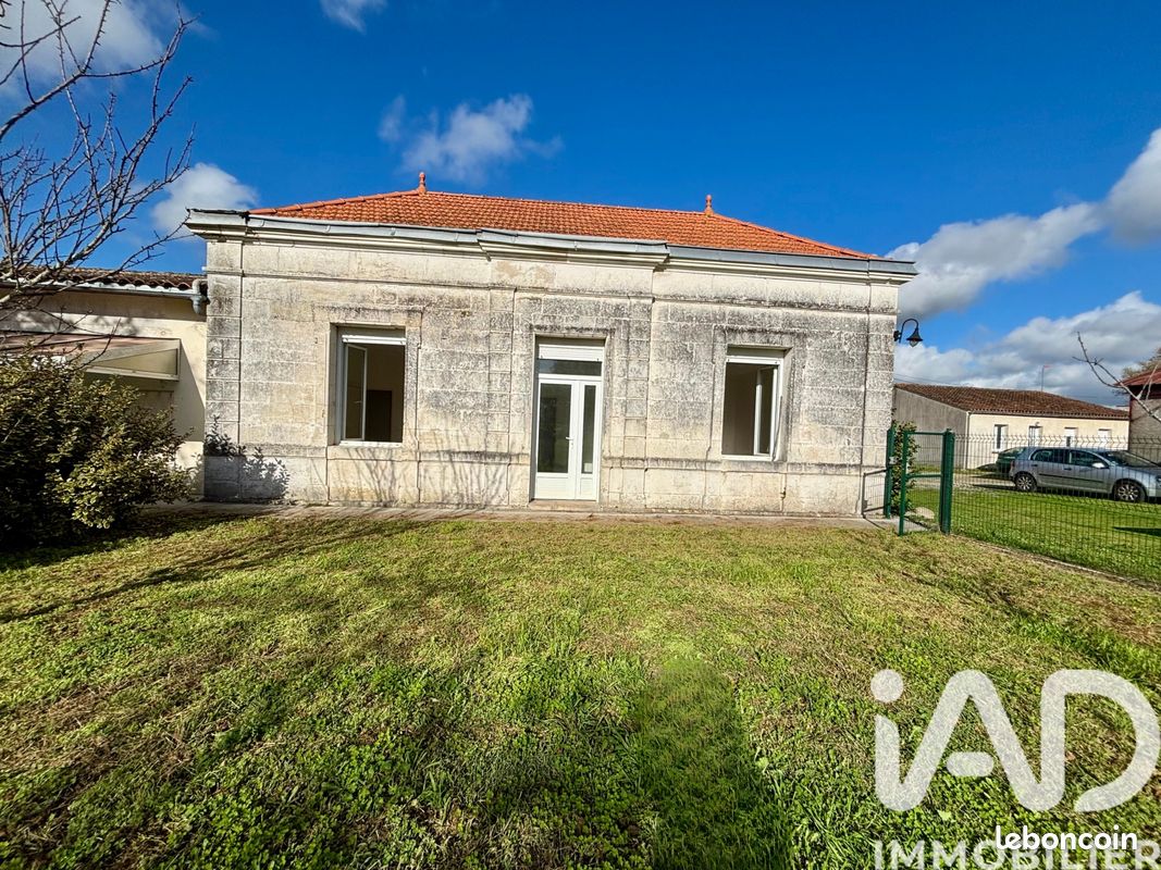 Maison 11 pièces 300 m² · à Braud-et-Saint-Louis · 300 m² · 279 000 €