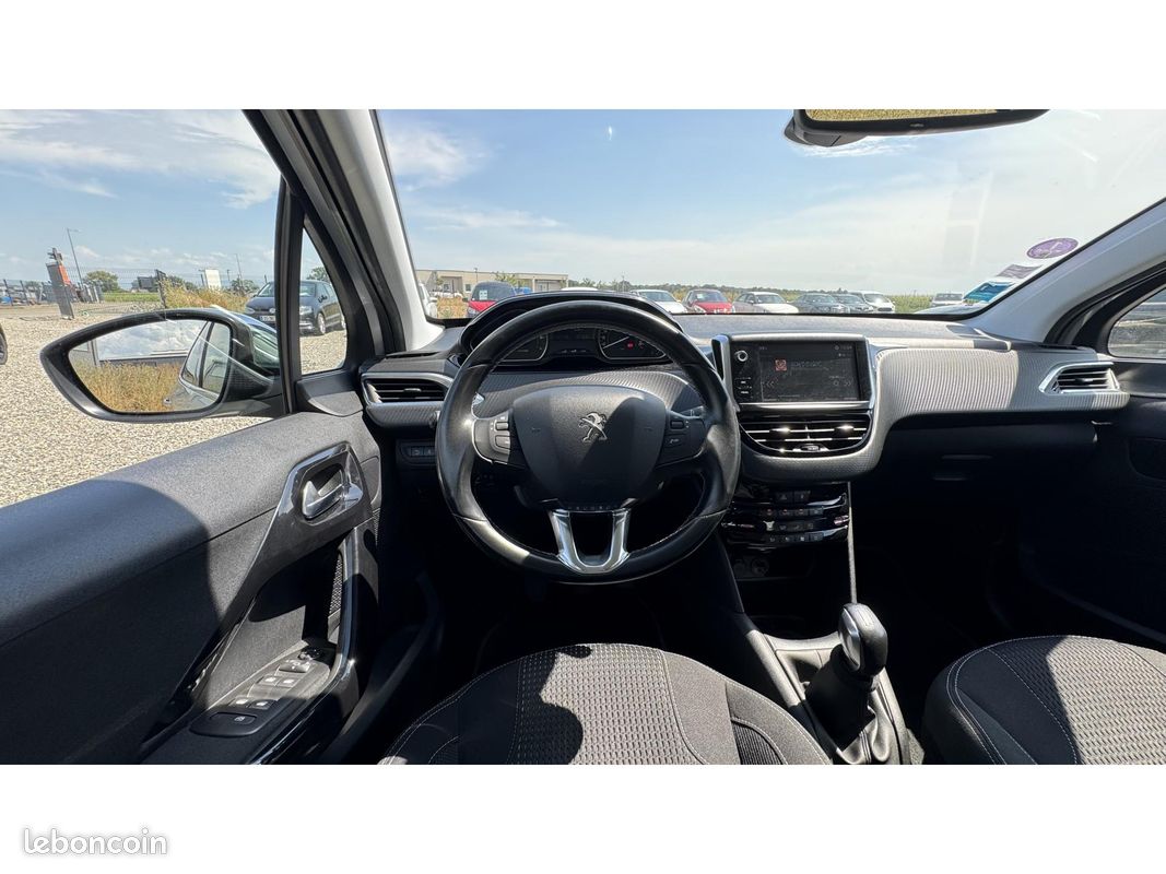 PEUGEOT 208 1.2i 12V - 82 Style (image 27)