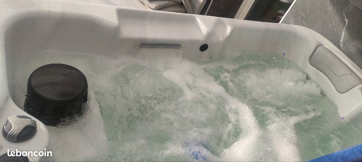Spa jacuzzi (image 5)