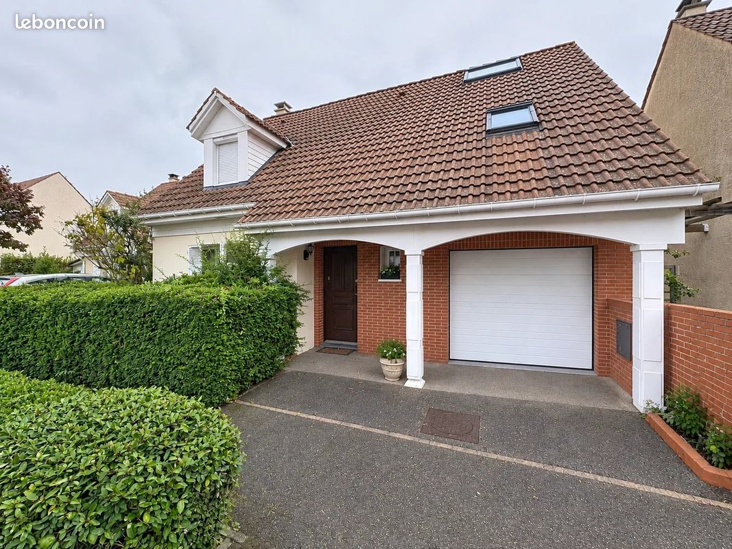 Maison 5 pièces 127 m² · à Voisins-le-Bretonneux · 127 m² · 569 940 €
