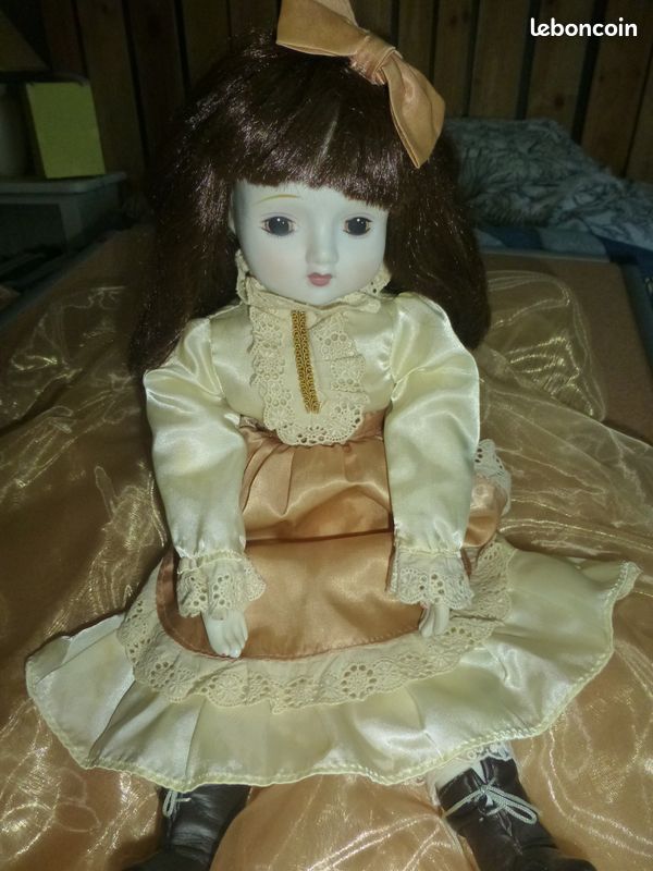 POUPEE ANCIENNE EN COMPOSITION La Rochette 06260 Collection - Antiquité