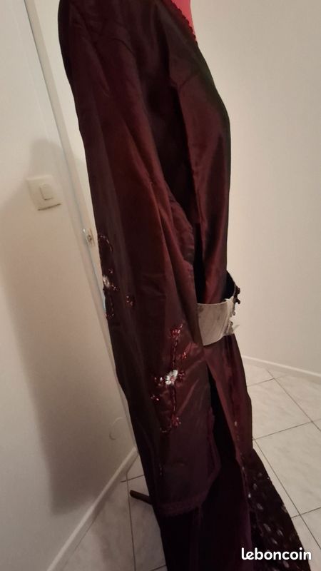 Caftan artisanal marocain avec chaussures (image 3)