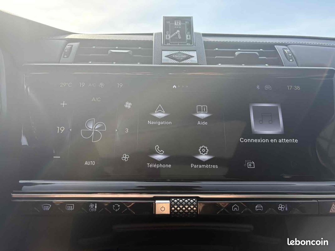 Ds DS 7 1.6 PLUG-IN HYBRID 4X4 300CH ETOILE (image 12)