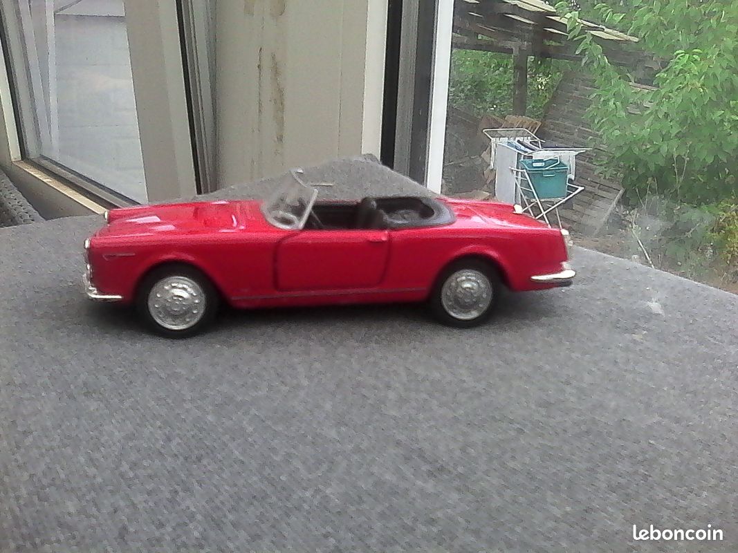 Miniature alfa roméo spider 1/43 (image 1)