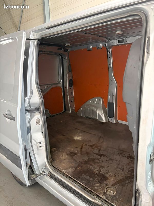 Citroën jumpy 2.0 HDI 128cv confort boîte 6/ CLIM / radar de recul / attache remorque / porte latéral / 3 places / Bluetooth / CT OK - de 6 mois GARANTIE Payement 3 / 4 fois sans frais (image 3)