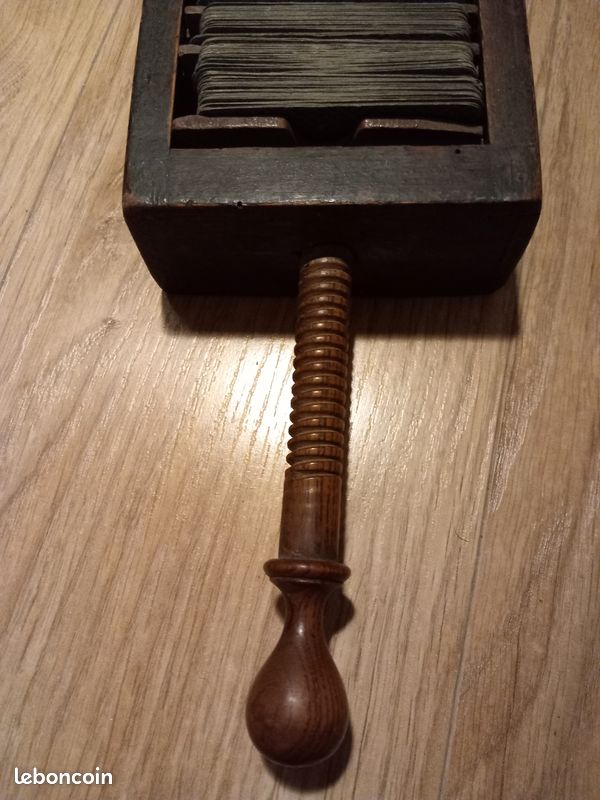 Sabot support de cartes à jouer. Support de pions