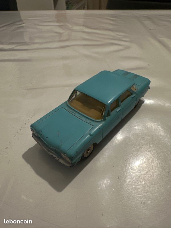 CHEVROLET Corvair (Bleu) - modèle Atlas - Classic Dinky Toys Collection