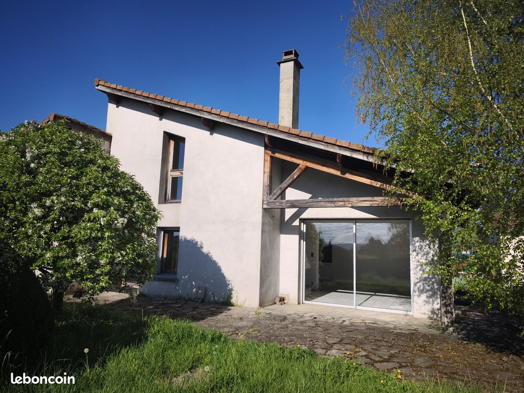 Maison 5 pièces 150 m² · à Le Chambon-Feugerolles · 150 m² · 235 000 €