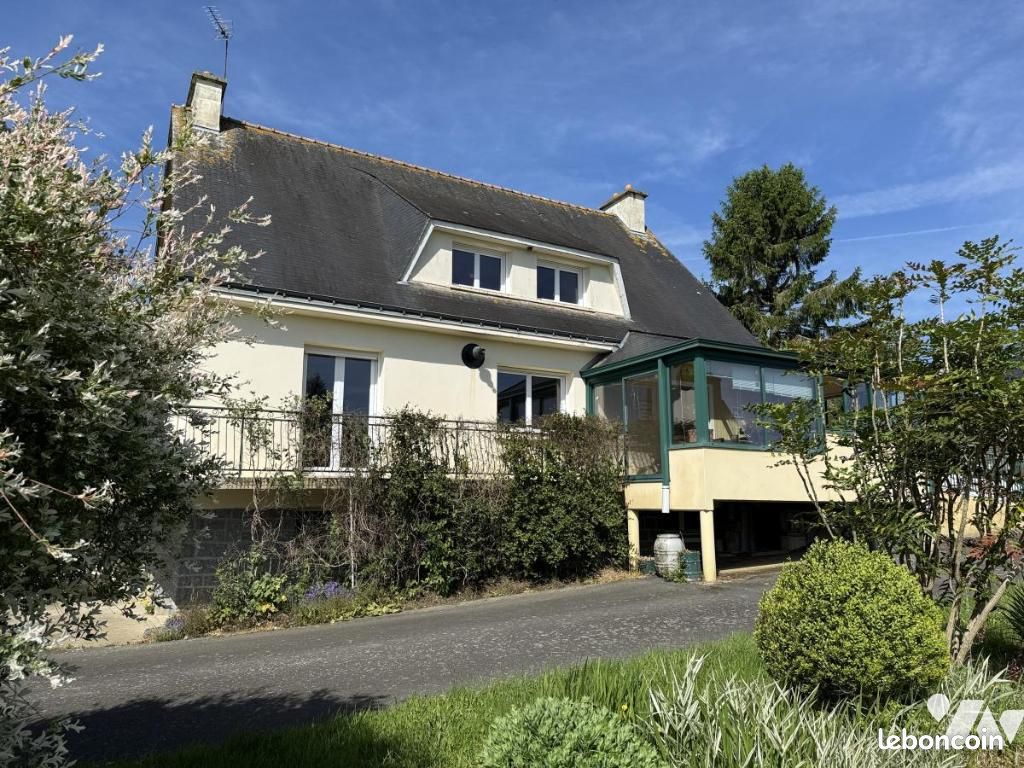 Maison 166 m² · à Plouguenast-Langast · 166 m² · 176 960 €