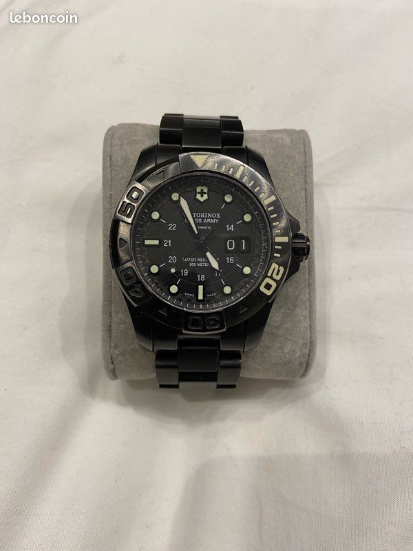 Montre Victorinox Dive Master 500 Titane numérotée 900 ex monde (image 1)