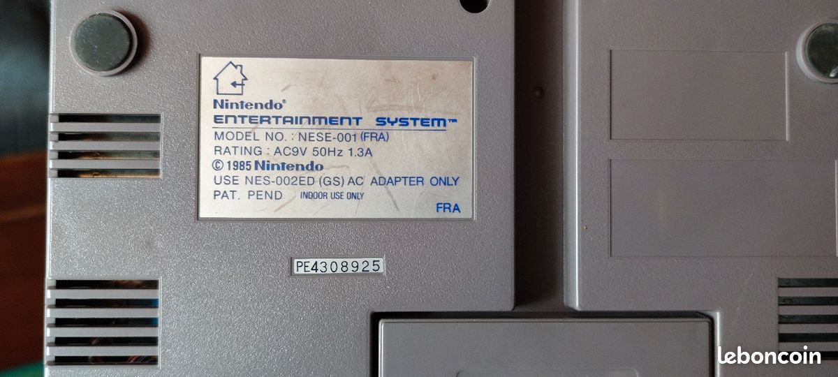 Console NES 3 cartouches manette et pistolet zapper (image 2)