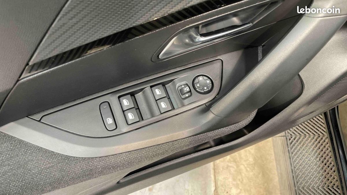 Peugeot 2008 Hybrid 145 e-DCS6 Style (image 26)