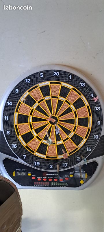 Jeu flechettes electroniques avec adapteur et 8 flechettes (image 1)