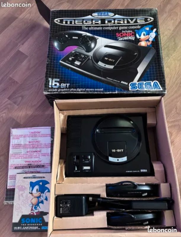 BOITE ABIMÉE : Console Sega Mega Drive avec la cartouche du jeuSonic MEGADRIVE