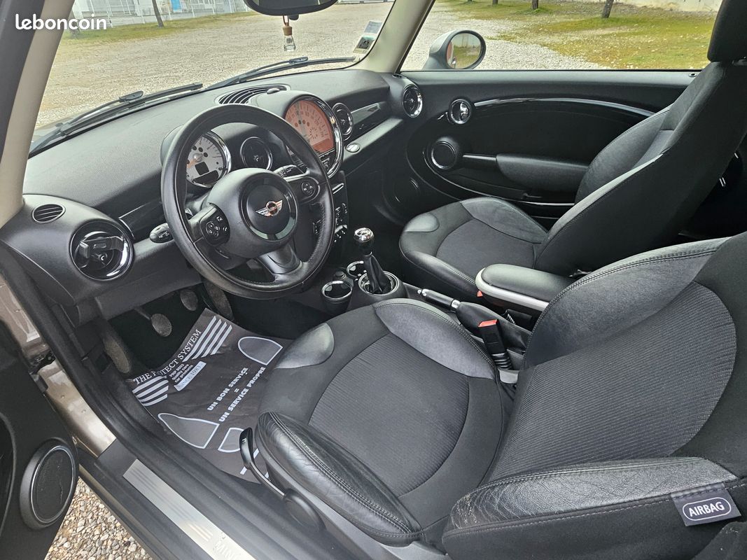 Mini Cooper D 112 CH Très Bon Etat... (image 11)