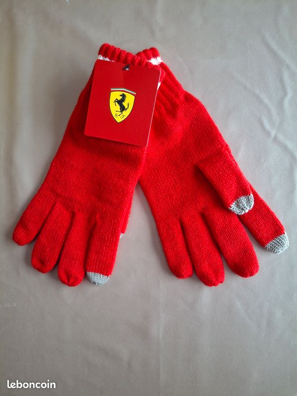 Gants Ferrari neufs avec étiquette taille unique (image 2)