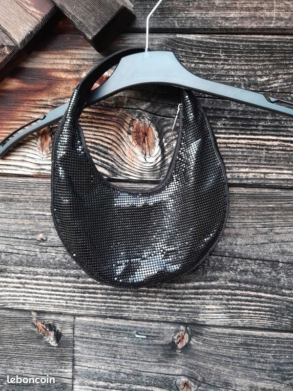 Petit sac habillé noir à sequins (forme croissant) (image 1)