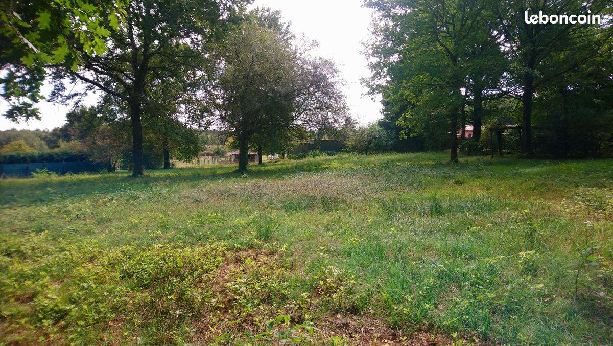 Terrain 1954 m² · à Roaillan · 1 954 m² · 85 000 €