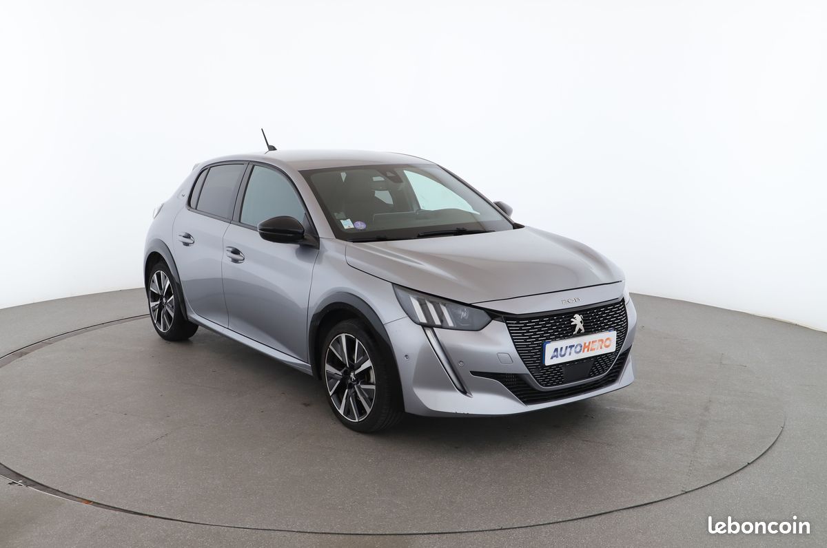 Peugeot 208 1.2 PureTech GT 100 ch (image 4)