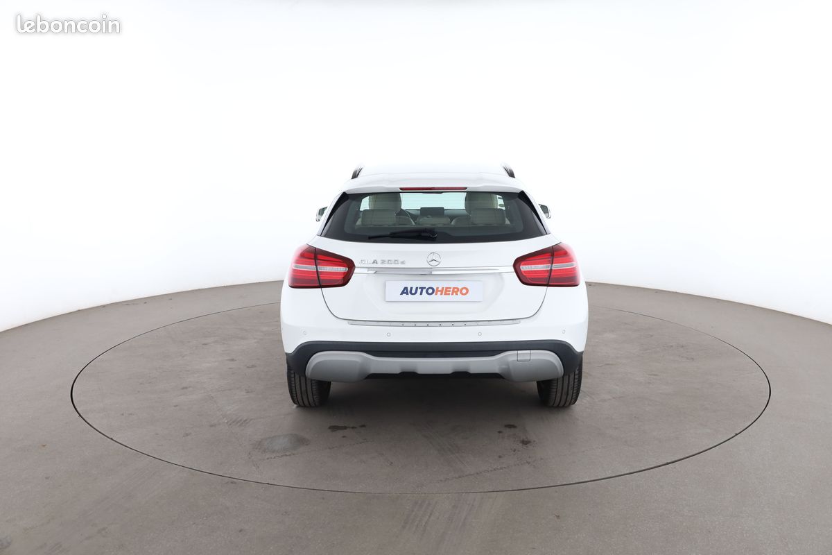 Mercedes-Benz GLA 200 d Inspiration 7G-DCT 136 ch (image 12)