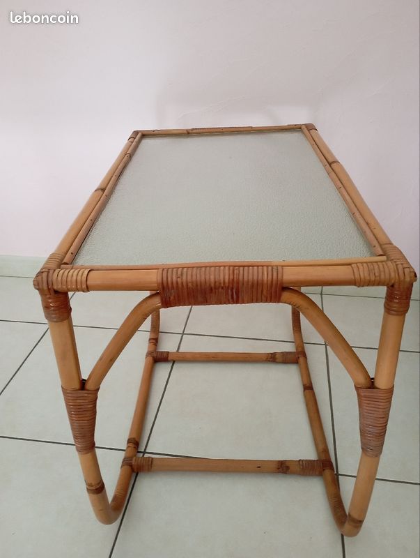 Table rotin avec plateau en verre (image 2)