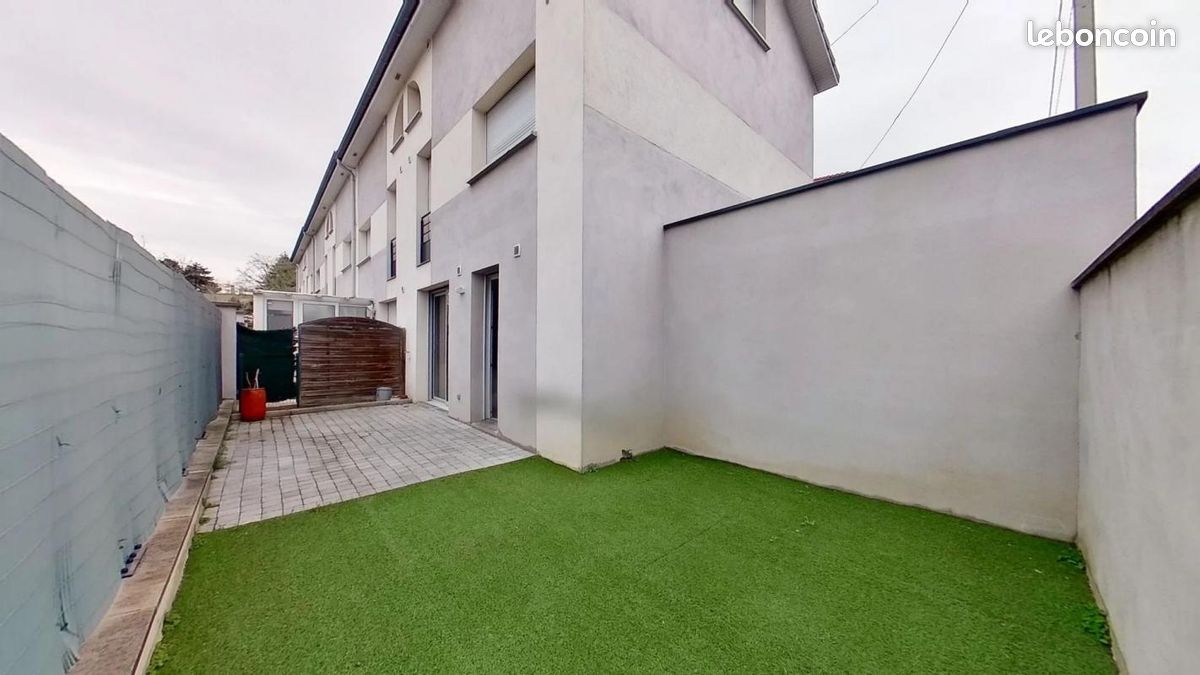 Maison 5 pièces 82 m² · à Bron · 82 m² · 1 338 €/mois