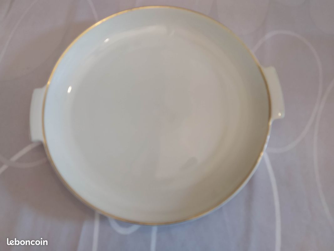 Plat de service ancien en porcelaine blanche- Liseré or - Neuf 18 (image 1)