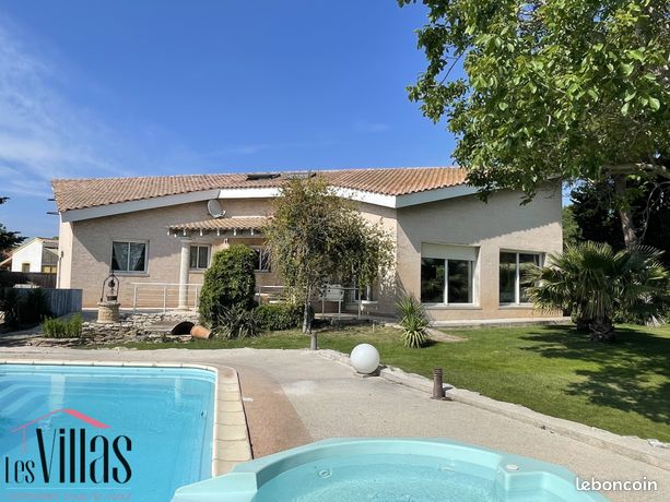 Maison 7 pièces 242 m²