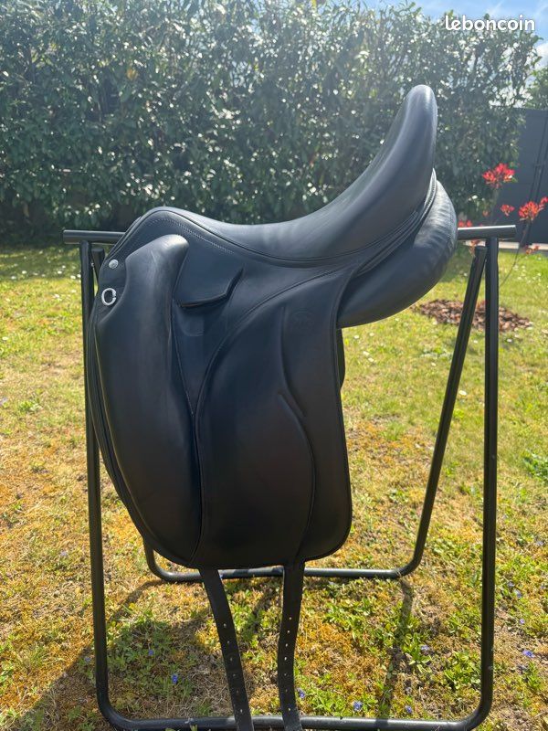 Selle dressage devoucoux Malika Lab (image 1)
