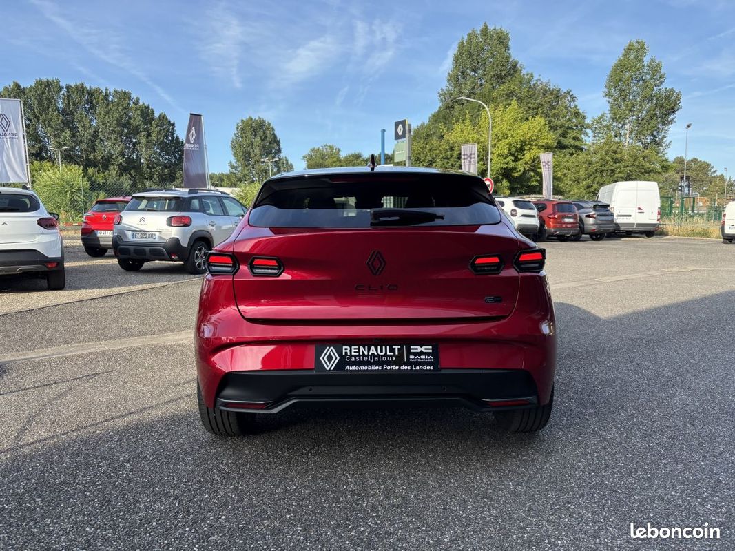 Renault Clio (6) esprit Alpine full hybrid E-Tech 160 ch (image 6)