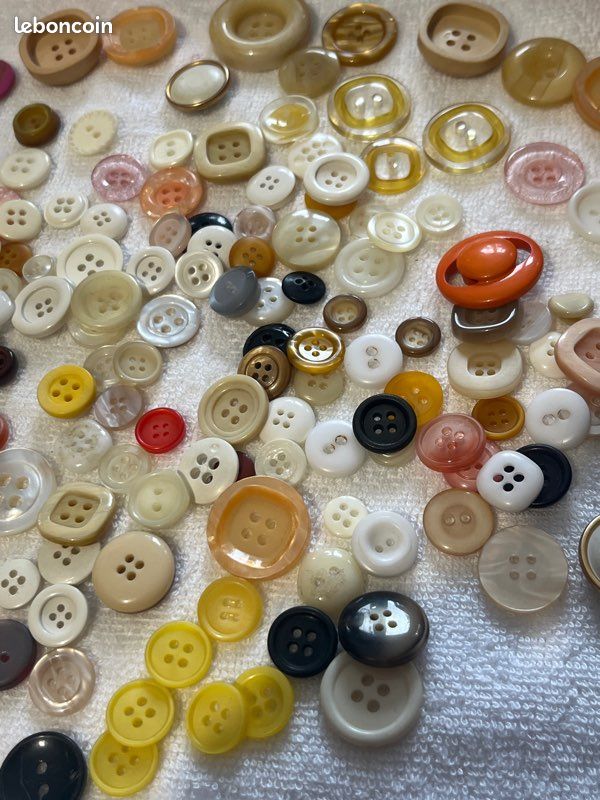 Lot De 20 Boutons Vintage Bicolores Blanc & Jaune - Diamètre 1,8 Cm - Réf. 2528 - Occasion