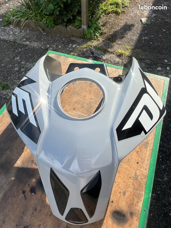 Cache réservoir ktm duke (image 2)