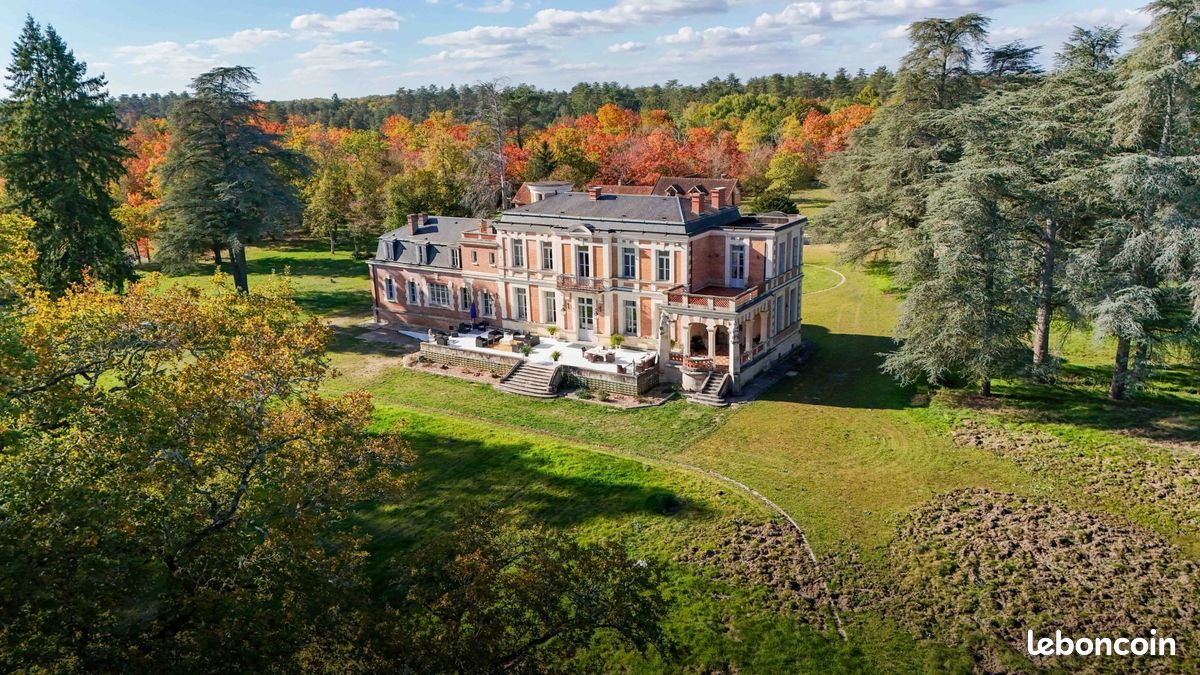 Maison 25 pièces 1125 m² · à Salbris · 1 125 m² · 2 447 900 €