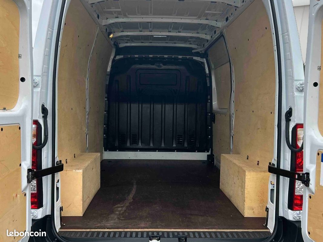 Renault master fgn trac f3500 l2h2 blue dci 135 confort (image 9)