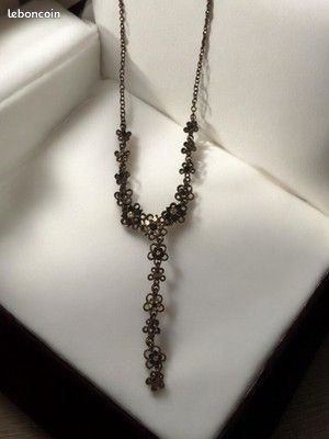 Collier fantaisie vintage en métal - Accessoire rétro pour collectionneurs