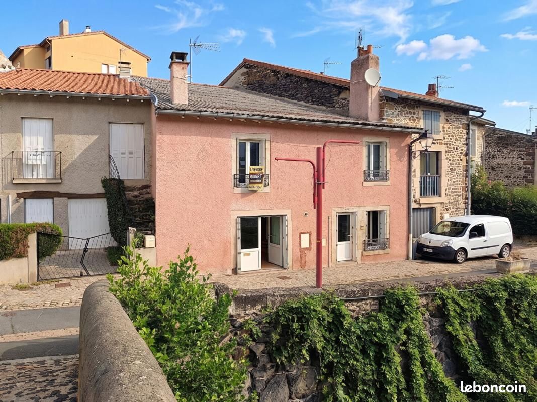 Maison 4 pièces 120 m² · à Vals-près-le-Puy · 120 m² · 70 700 €