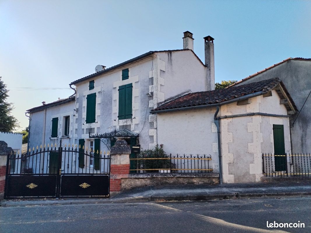 Maison 5 pièces 80 m² · à Saint-Amant-de-Boixe · 80 m² · 80 000 €