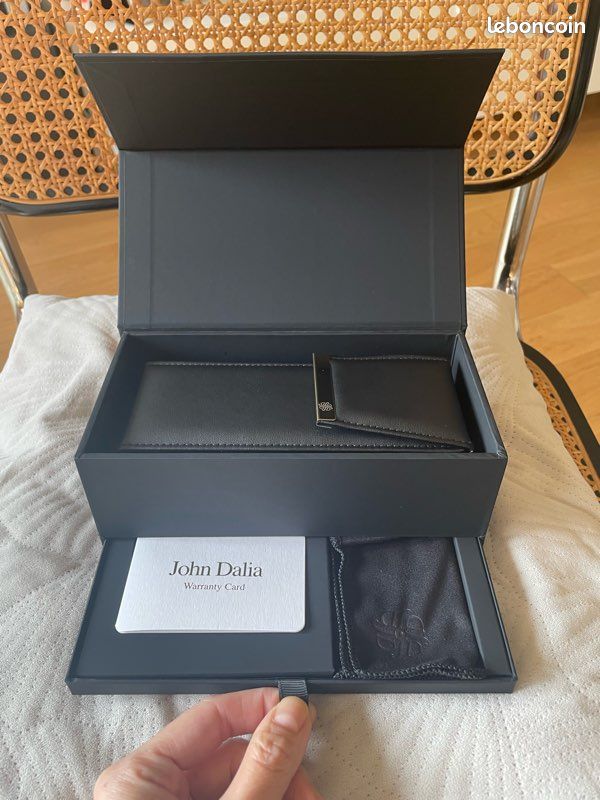 Magnifique boîte et étui de lunettes John Dalia, dernière