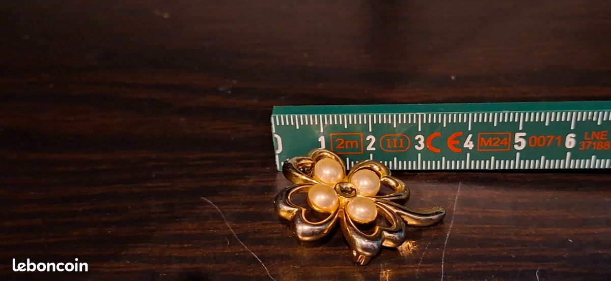 Pins Trèfle 4 Feuilles | Broche Femme Vêtement Décolleté
