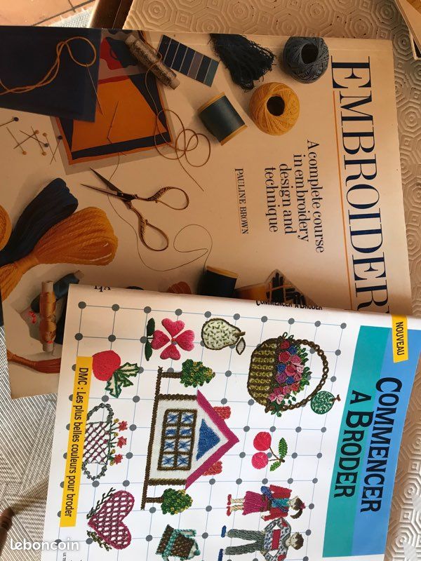 Lot livres de broderie (image 1)