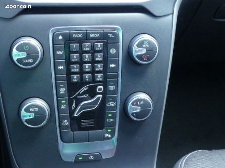 Volvo V40 D2 120CH MOMENTUM BUSINESS GEARTRONIC (image 23)