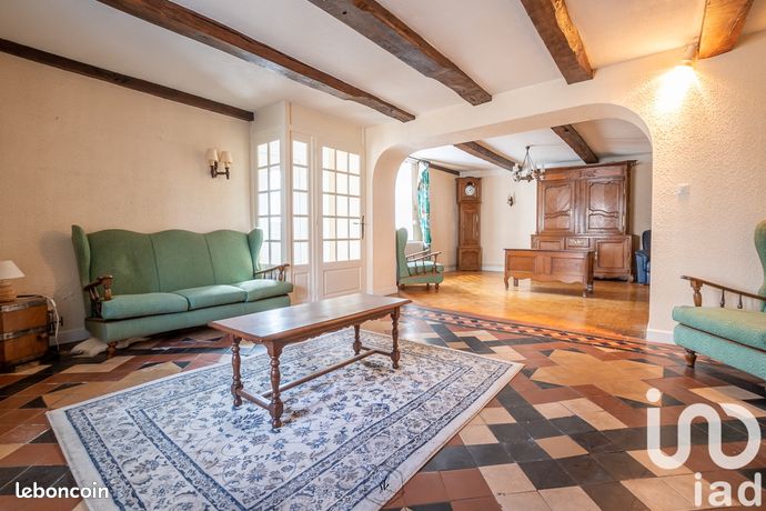 Maison 10 pièces 270 m²