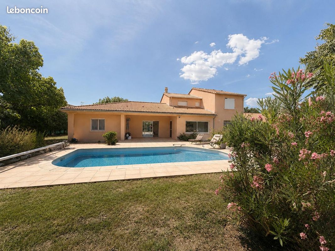 Maison 7 pièces 214 m² · à Saint-Nicolas-de-la-Grave · 214 m² · 250 000 €