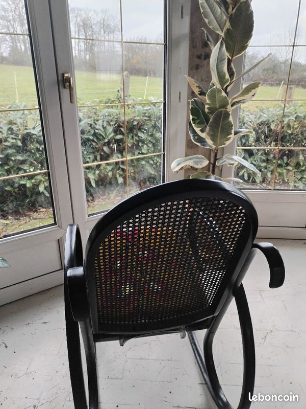 Rocking chair (image 2)